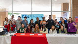  ASL and deaf students